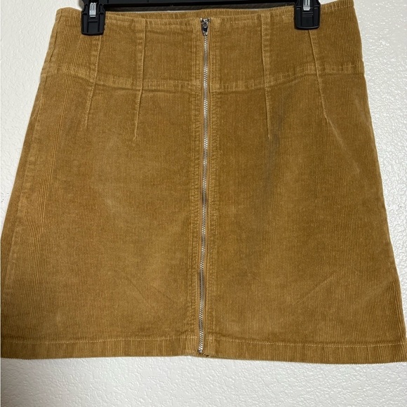 Jolt Dresses & Skirts - Jolt Golden Tan Corduroy Mini Skirt. Full Front Zip. Junior Size M